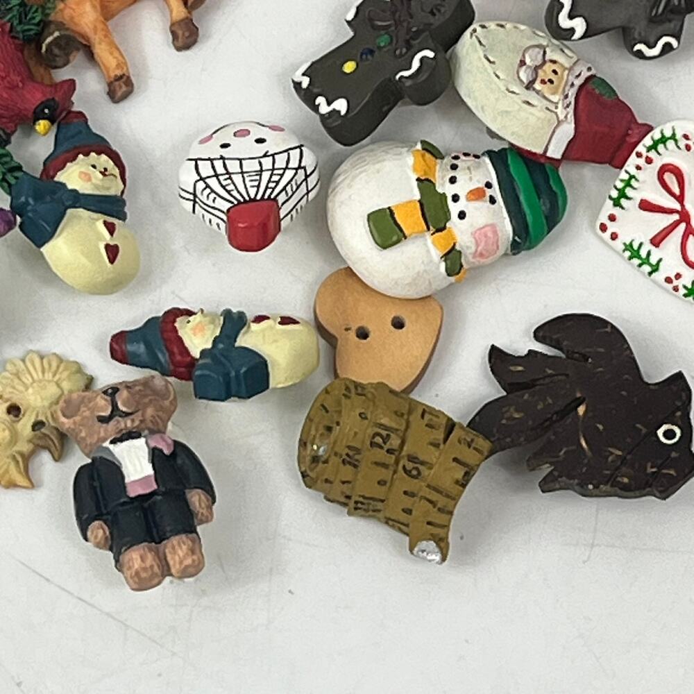 Lot 25+ Painted Wooden Novelty Buttons Christmas Animals Santa Snowman Shapes - Picture 6 of 9